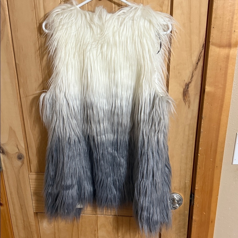 Material Girl Faux Fur Ombre Vest - Picture 3 of 6
